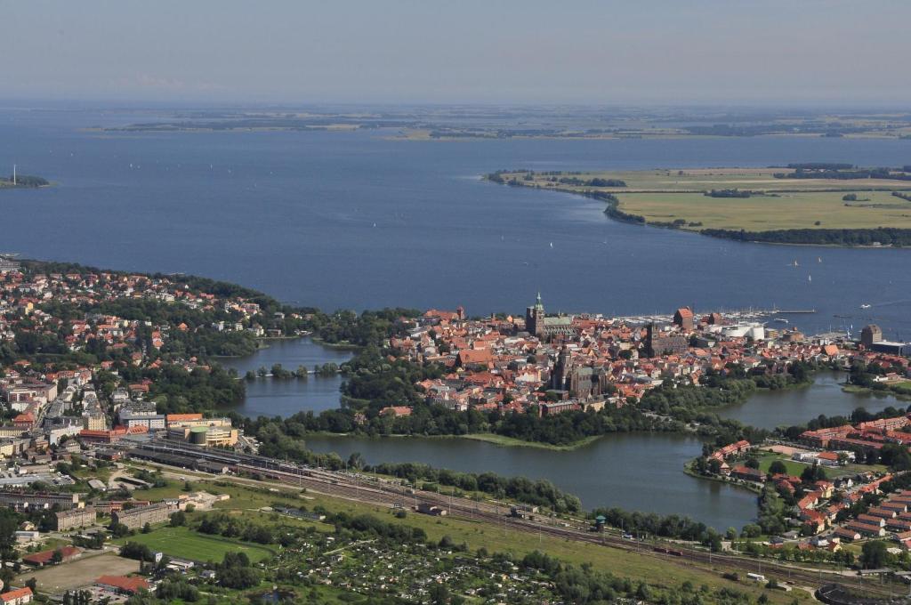 Hotel Hafenresidenz Stralsund Bagian luar foto